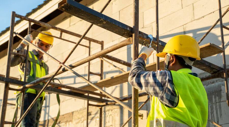 Professional residential roofers in Holstein, IA